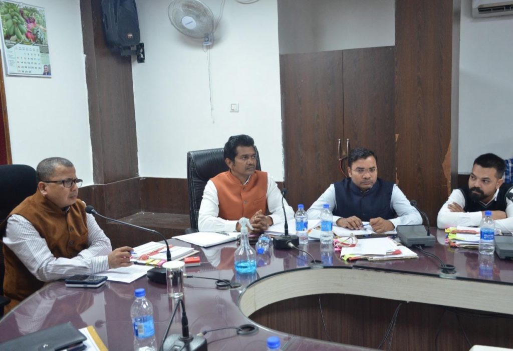 कलेक्टर ने श्री धनवंतरी मेडिकल स्टोर से ही दवाइयों की खरीदी सुनिश्चित करने के भी दिए निर्देश