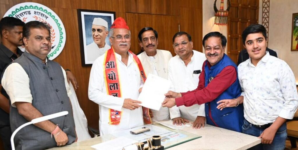 मुख्यमंत्री श्री बघेल को श्री झूलेलाल जयंती की शोभायात्रा में शामिल होने का न्यौता