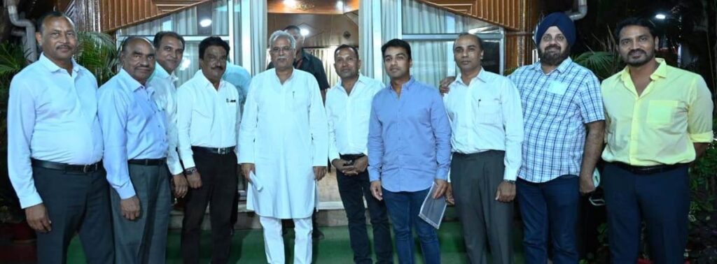 मुख्यमंत्री से स्टेट पोल्ट्री फार्म एसोसिएशन के पदाधिकारियों ने की सौजन्य मुलाकात