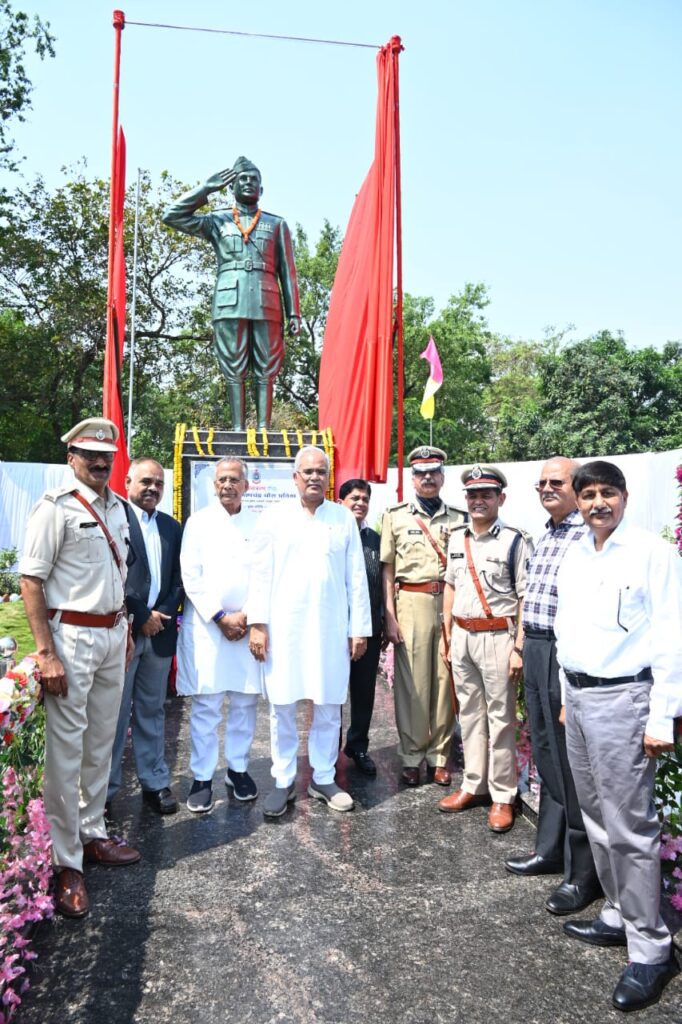 राज्य पुलिस अकादमी में नेताजी सुभाषचंद्र बोस की प्रतिमा का अनावरण  नेताजी के नाम पर किया गया है राज्य पुलिस अकादमी का नामकरण