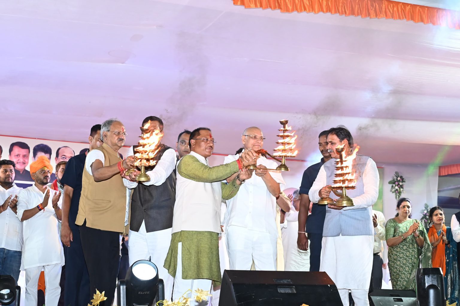 वीर सपूतों के बलिदान से मिली है आजादी- मुख्यमंत्री विष्णु देव साय  मुख्यमंत्री भारतमाता की भव्य आरती के कार्यक्रम में हुए शामिल  आरती भारतमाता की, जगत की भाग्य विधाता की’ के मंगलगान से गूंज उठा भारत माता चौक