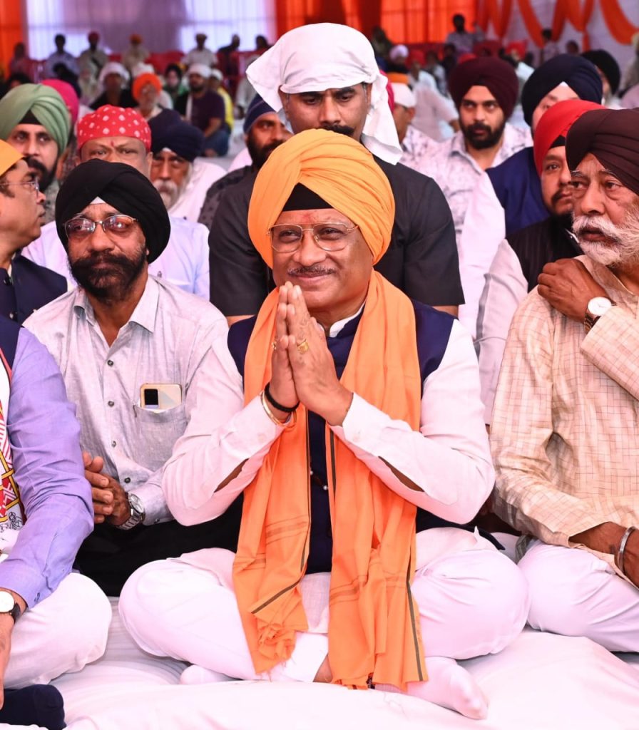 गुरुनानक देव जी ने दिया समतामूलक समाज के निर्माण पर जोर- मुख्यमंत्री विष्णुदेव साय मुख्यमंत्री गुरुनानक जयंती के अवसर पर आयोजित प्रकाशपर्व में हुए शामिल