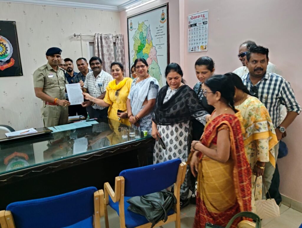 शिक्षकों को अर्बन नक्सली कहने वाले व्यक्ति के खिलाफ भाजपा के बड़े नेताओं सहित कलेक्टर एवं एसपी को शिकायत… एफआईआर दर्ज कर जेल भेजने एवं कड़ी कानूनी कार्यवाही करने की मांग….