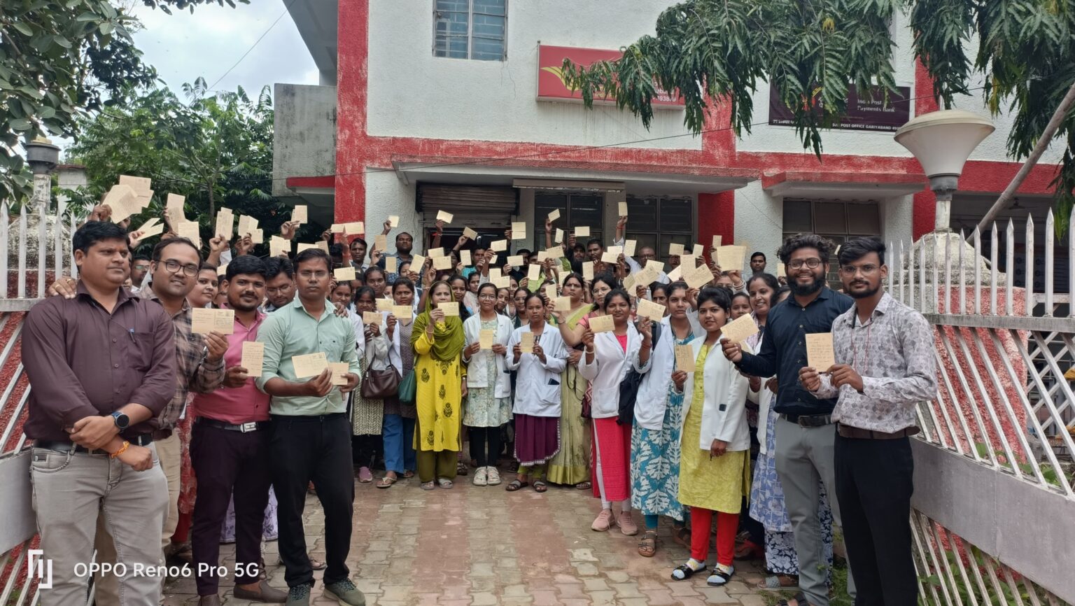 मुख्यमंत्री से नियमितीकरण के लिए पोस्टकार्ड के जरिये गुहार एन एच एम संविदा कर्मचारियों के आंदोलन का सत्रहवां दिन।