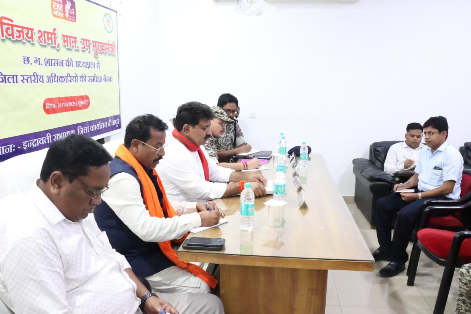 उपमुख्यमंत्री विजय शर्मा ने पुनर्वास केंद्र में सुविधाओं की ली समीक्षा बैठक  आत्मसमर्पित नक्सलियों के कल्याण एवं पुनर्वास हेतु दिए आवश्यक दिशा निर्देश