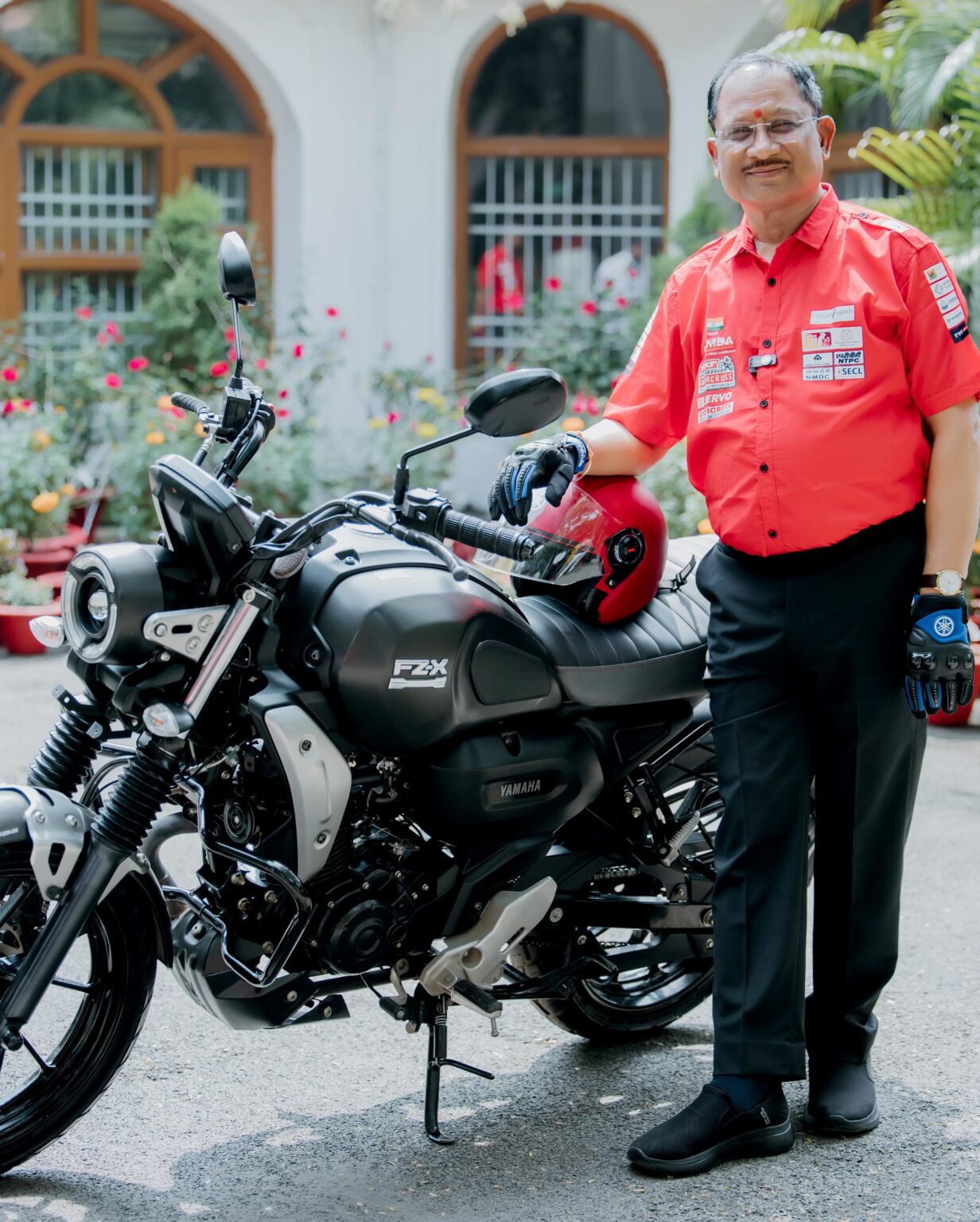 मुख्यमंत्री विष्णुदेव साय ने स्वयं बाइक चलाकर युवाओं को दिया सुरक्षित ड्राइविंग का संदेश रजत जयंती वर्ष के अवसर पर रायपुर में होगा एमआरएफ नेशनल सुपरक्रॉस चैम्पियनशिप 2025 का भव्य आयोजन।