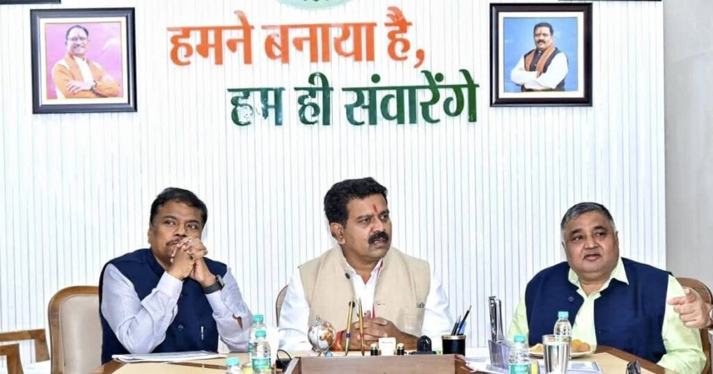 बस्तर पंडुम 2026′ हेतु उच्चस्तरीय बैठक का हुआ आयोजन उपमुख्यमंत्री विजय शर्मा सहित वन मंत्री श्री केदार कश्यप एवं संस्कृति मंत्री राजेश अग्रवाल बैठक में हुए शामिल।