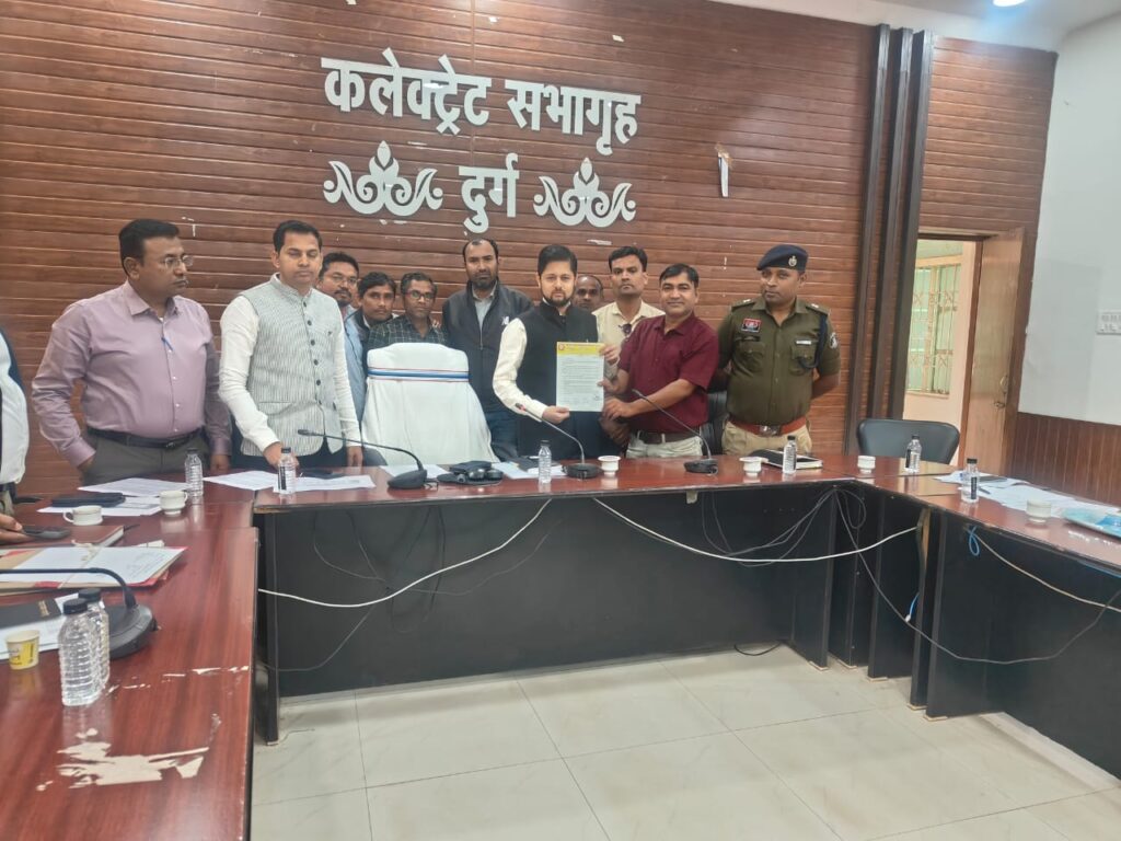 *बी.एल.ओ. कार्य कर रहे शिक्षक पर जानलेवा हमला, सुरक्षा की मांग को लेकर कलेक्टर से मिला छत्तीसगढ़ सहायक शिक्षक समग्र शिक्षक फेडरेशन प्रतिनिधि मंडल*