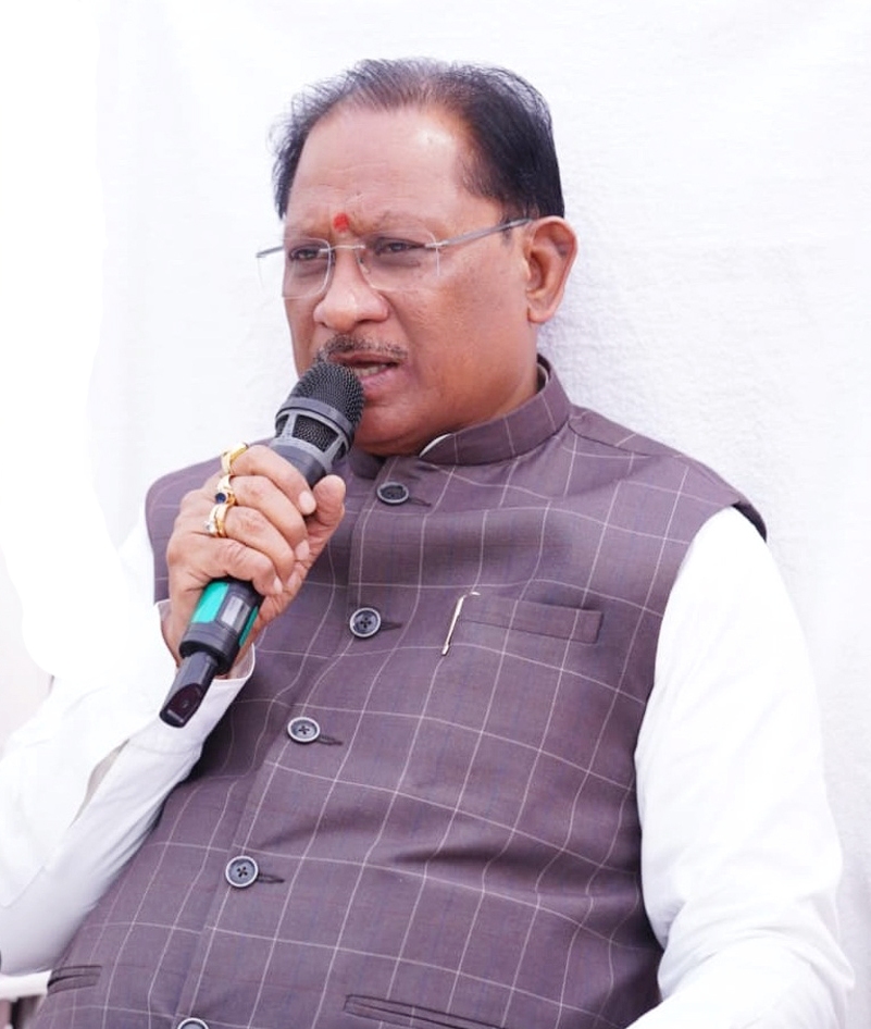 सरकार की योजनाओं का लाभ समाज के अंतिम व्यक्ति तक पहुंचाएं: मुख्यमंत्री विष्णु देव साय सूरजपुर में शासकीय कार्यक्रमों के क्रियान्वयन की समीक्षा।