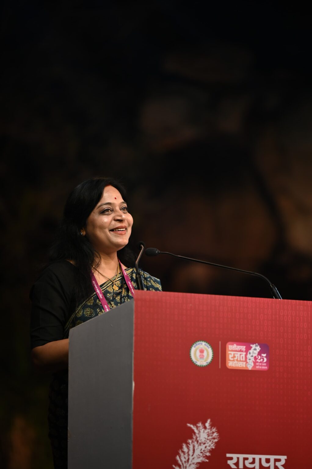 रायपुर साहित्य उत्सव में स्व. अटल बिहारी वाजपेयी जी की स्मृति में हुआ काव्य पाठ गीतकार, कवि बुद्धिनाथ मिश्र, ग़ज़लकार अजय साहेब की रचनाओं ने श्रोताओं को किया मंत्रमुग्ध।