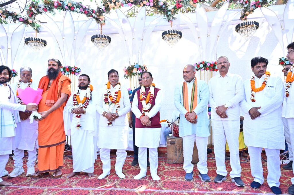 मुख्यमंत्री ने “विशाल सतनाम सद्भाव पदयात्रा” का किया शुभारंभ गुरु घासीदास के अनुयायियों का दल पावन गिरौदपुरी धाम के लिए हुआ रवाना।