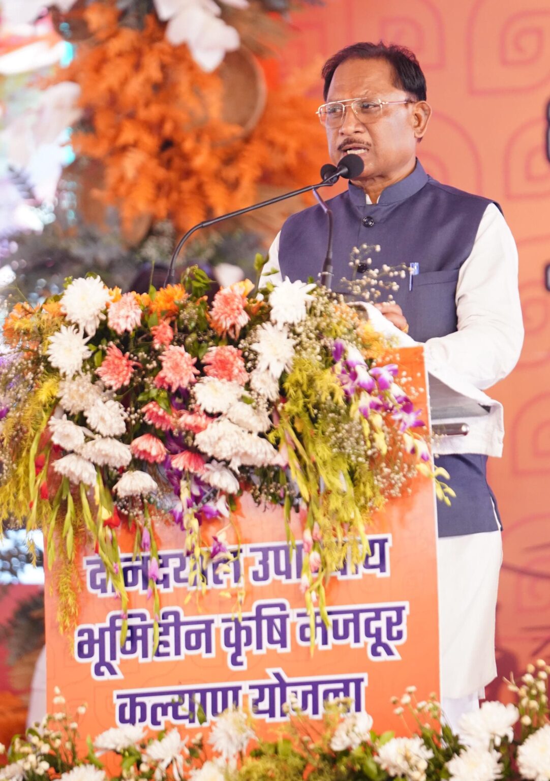 किसानों की खुशियों भरी होली के बाद अब भूमिहीन कृषि श्रमिकों की नवरात्रि भी हुई समृद्ध मुख्यमंत्री विष्णुदेव साय ने दीनदयाल उपाध्याय भूमिहीन कृषि मजदूर कल्याण योजना के तहत राशि का किया अंतरण।