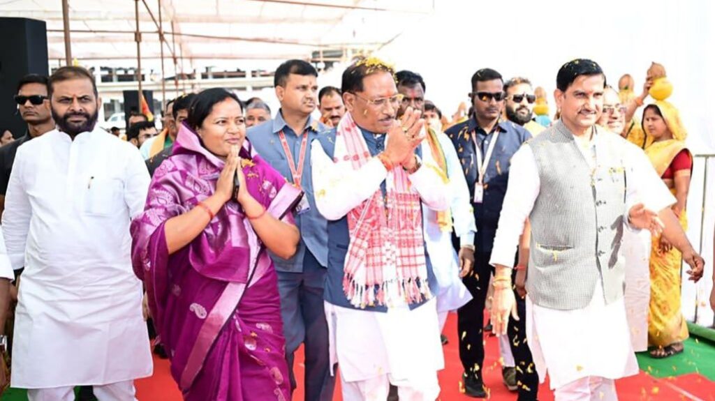 अटल परिसर से विकास का नया अध्याय: मुख्यमंत्री श्री विष्णुदेव साय ने बिलासपुर में 26 करोड़ से अधिक के विकास कार्यों का किया लोकार्पण और शिलान्यास। छत्तीसगढ़ के निर्माता भारत रत्न अटल बिहारी वाजपेयी की प्रतिमा का अनावरण।