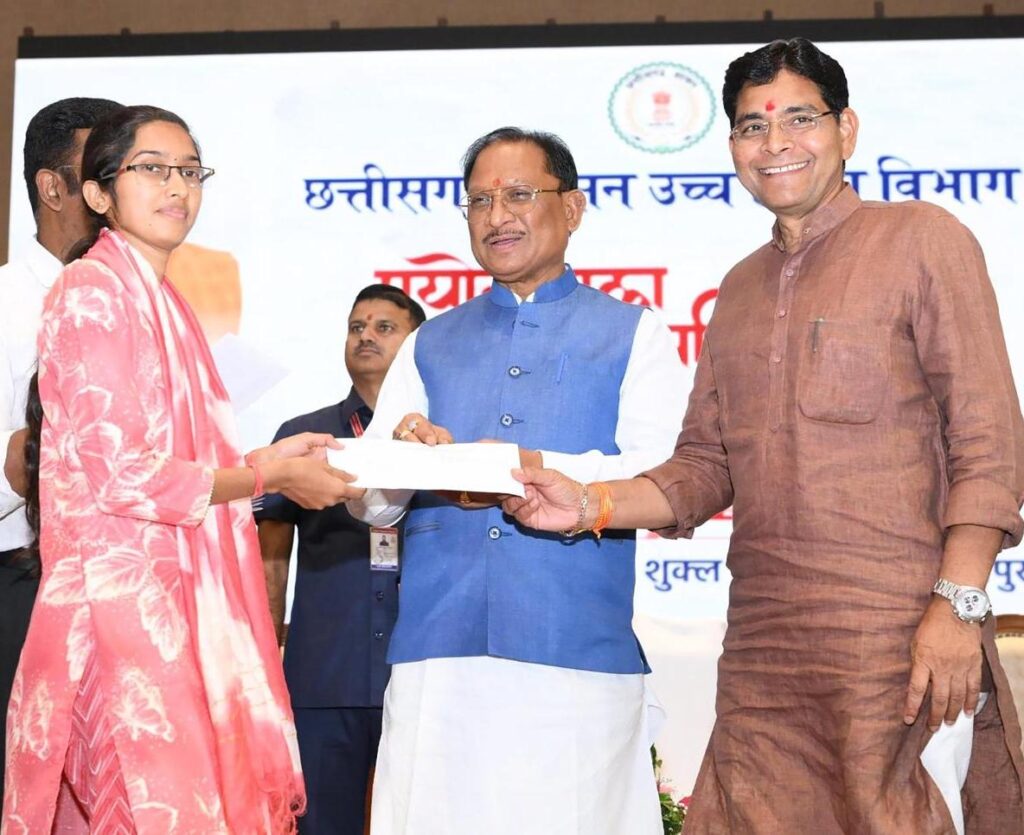 युवाओं के उज्ज्वल भविष्य के लिए सरकार पूर्णतः प्रतिबद्ध : मुख्यमंत्री विष्णु देव साय….