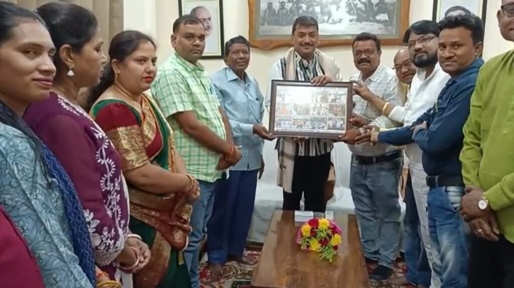 सूत सारथी कल्याण बोर्ड सामाजिक उन्नति के लिए जरूरी – विधायक सुशांत शुक्ला प्रतिनिधि मंडल ने किया विधायक शुक्ला से भेंट।