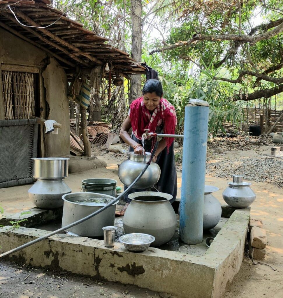 बदलाव की बयार: जहॉ था डर और प्यास वहाँ अब विकास: लखपाल बना नई उम्मीद की मिसाल मुख्यमंत्री विष्णुदेव साय के नेतृत्व और जिला प्रशासन की मेहनत से खत्म हुआ जल संकट पानी के लिए नहीं भटकेंगे ग्रामीण, 117 घरों में पहुंचा अमृत।