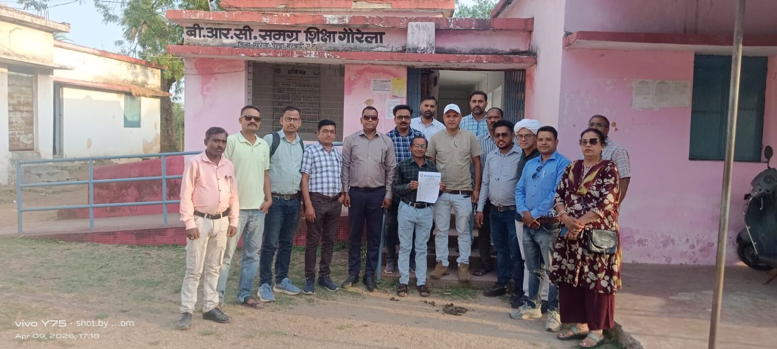 चेतावनी : सहायक शिक्षक/ समग्र शिक्षक फेडरेशन ने दिया अल्टीमेटम, 10 दिवस में पदोन्नति प्रक्रिया पूर्ण नहीं हुई तो होगा धरना-प्रदर्शन।