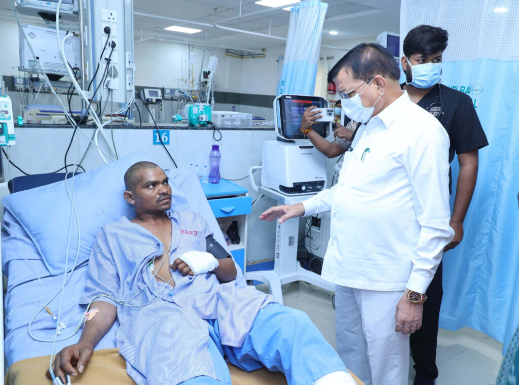 सिंघीतराई प्लांट हादसा: कैबिनेट मंत्री लखन देवांगन ने घायलों का जाना हालचाल, बेहतर उपचार के दिए निर्देश….