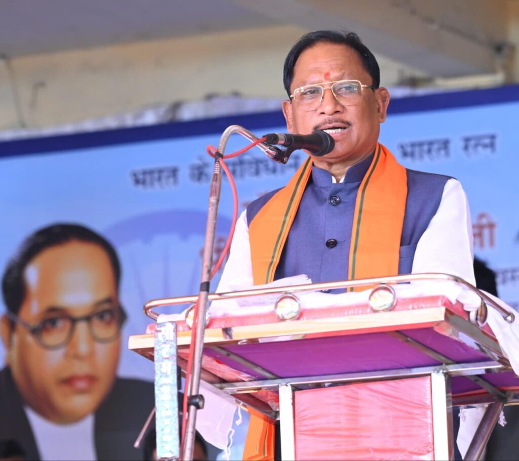 संविधान के मूल्यों को जन-जन तक पहुंचाने का संकल्प: समरसता भोज में शामिल हुए मुख्यमंत्री विष्णु देव साय….