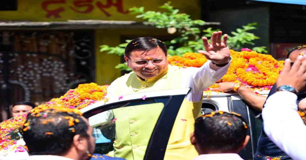 Uttarakhand News: सैनिक सम्मान समारोह में शामिल हुए CM धामी, वीर जवानों को दी श्रद्धांजलि और ‘सैनिक सुविधा केंद्र’ का किया उद्घाटन….