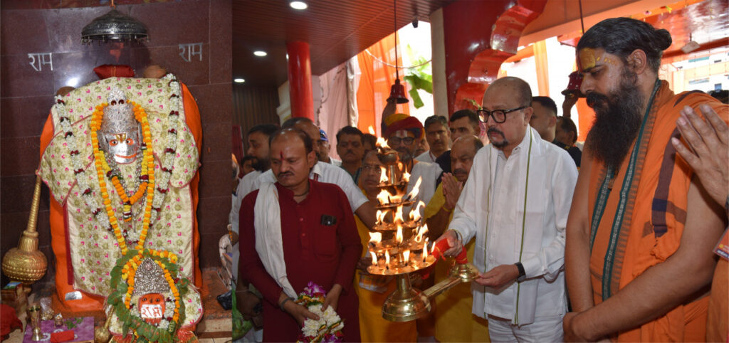 राज्यपाल रमेन डेका ने हनुमान जन्मोत्सव के अवसर पर की पूजा-अर्चना….