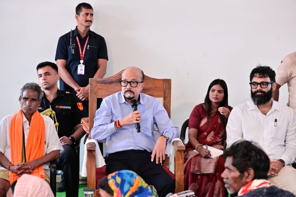 राज्यपाल रमेन डेका ने ग्राम बेहराखार जाकर विशेष पिछड़ी जनजाति बिरहोर समुदायों से की आत्मीय मुलाकात….