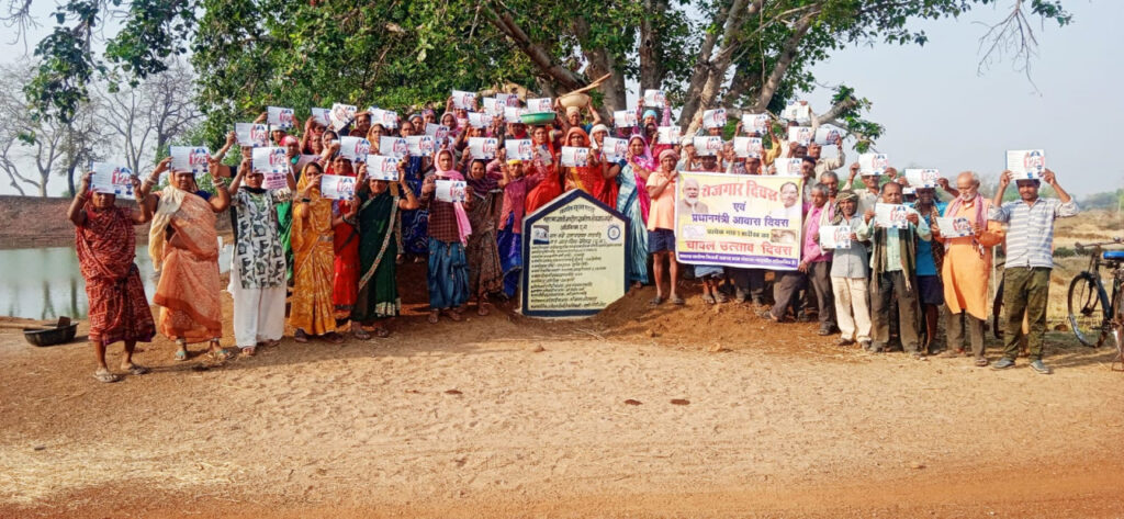 प्रदेश की ग्राम पंचायतों में रोजगार दिवस आवास दिवस का हुआ आयोजन: मोर गांव – मोर पानी – मोर तरिया अभियान अंतर्गत युवाओं और महिलाओ की भागीदारी से चिह्नित हो रहे जल संरक्षण के कार्य…..