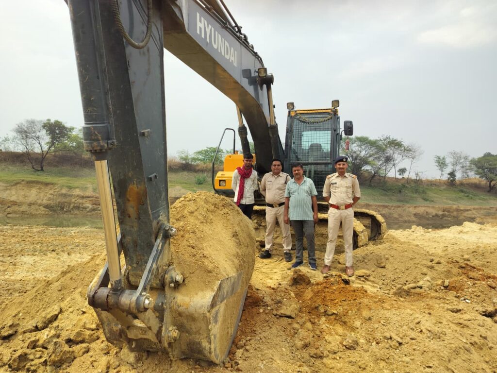 खनिज उड़नदस्ता दल का बड़ा एक्शन : 15 संदिग्ध स्थानों पर छापा, अवैध खनन-परिवहन में लगे 14 वाहन जब्त।