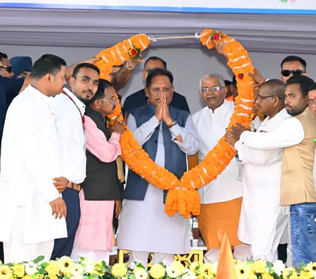 संत गाडगे बाबा के आदर्शों पर चलकर समरस, स्वच्छ और विकसित छत्तीसगढ़ का निर्माण करें : मुख्यमंत्री विष्णु देव साय बोदरी में संत गाडगे बाबा की 150वीं जयंती समारोह में हुए शामिल, 42 करोड़ रुपये की सड़क परियोजनाओं का लोकार्पण एवं शिलान्यास।
