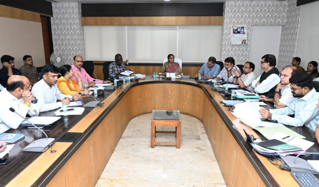 निर्माण और जन सुविधाएं विकसित करने के कार्यों को गति देने सक्रियता से करें मॉनिटरिंग – श्रीमती शंगीता आर….
