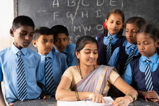 छत्तीसगढ़ के स्कूलों में अब गूंजेंगे राष्ट्रगान, राज्यगीत और भोजन मंत्र; शिक्षा विभाग ने जारी किए कड़े निर्देश….