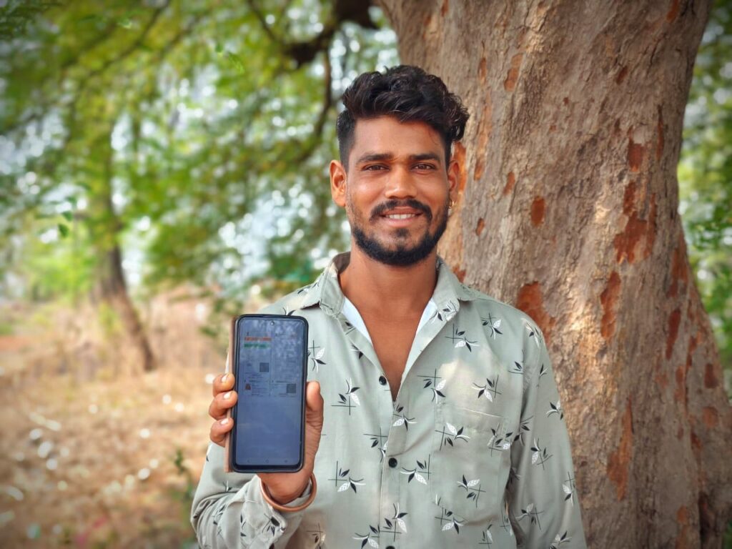 मुख्यमंत्री हेल्पलाइन का कमाल, डेढ़ माह से लंबित समस्या का 6 घंटे में हुआ समाधान, शादी के बाद पत्नी के आधार अपडेट की समस्या हुई दूर, राशन कार्ड में नाम जोड़ने का रास्ता हुआ आसान….
