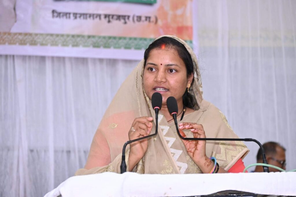 प्रधानमंत्री के सुशासन की संकल्पना को साकार करने के लिए प्रतिबद्धता के साथ काम कर रही हैं हमारी सरकार- मंत्री लक्ष्मी राजवाड़े….