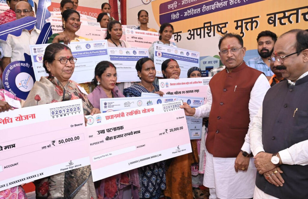 स्ट्रीट वेंडर्स के सपनों को मिली नई उड़ान, छत्तीसगढ़ में 1.12 लाख से अधिक वेंडर्स को मिला आर्थिक संबल……