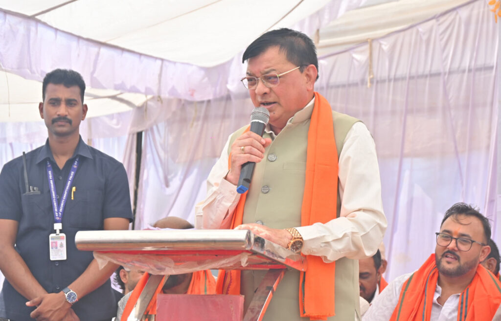सुशासन तिहार: गोपालपुर समाधान शिविर में पहुंचे प्रभारी मंत्री लखन लाल देवांगन, 17 पंचायतों के ग्रामीणों को मिला योजनाओं का लाभ…..