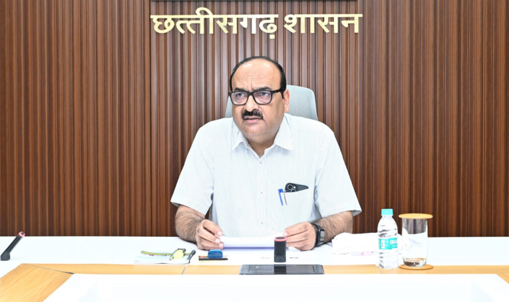 आदिवासी हितों से जुड़े विभिन्न विषयों के निराकरण हेतु उच्च स्तरीय समिति गठित करने के निर्देश : मुख्य सचिव विकासशील…..