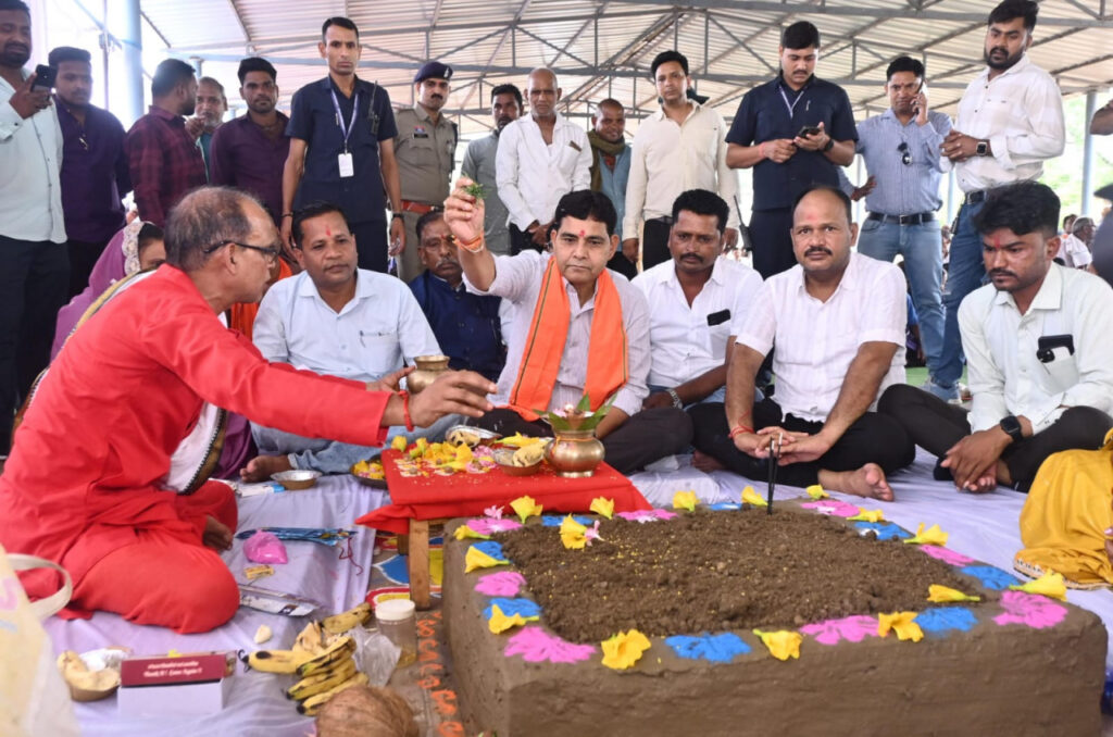 गांवों में खेल और बाल विकास की बुनियादी सुविधाओं का विस्तार सरकार की प्राथमिकता- राजस्व मंत्री टंकराम वर्मा…..
