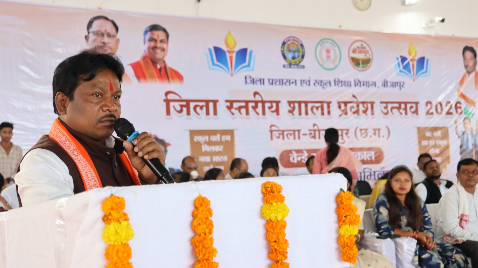 सफलता की कहानी शाला प्रवेशोत्सव से शिक्षा को मिली नई उड़ान 37 बंद विद्यालय फिर से खुले, बच्चों के चेहरों पर लौटी मुस्कान।