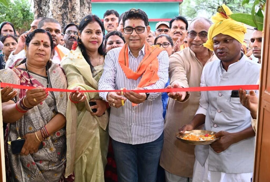 सरकार गांव, गरीब और किसानों की तरक्की के लिए प्रतिबद्ध-मंत्री टंक राम वर्मा राजस्व मंत्री ने ग्राम झोंका को दी विकास कार्यों की सौगात, 27 लाख रुपए से अधिक की नई घोषणाएं।