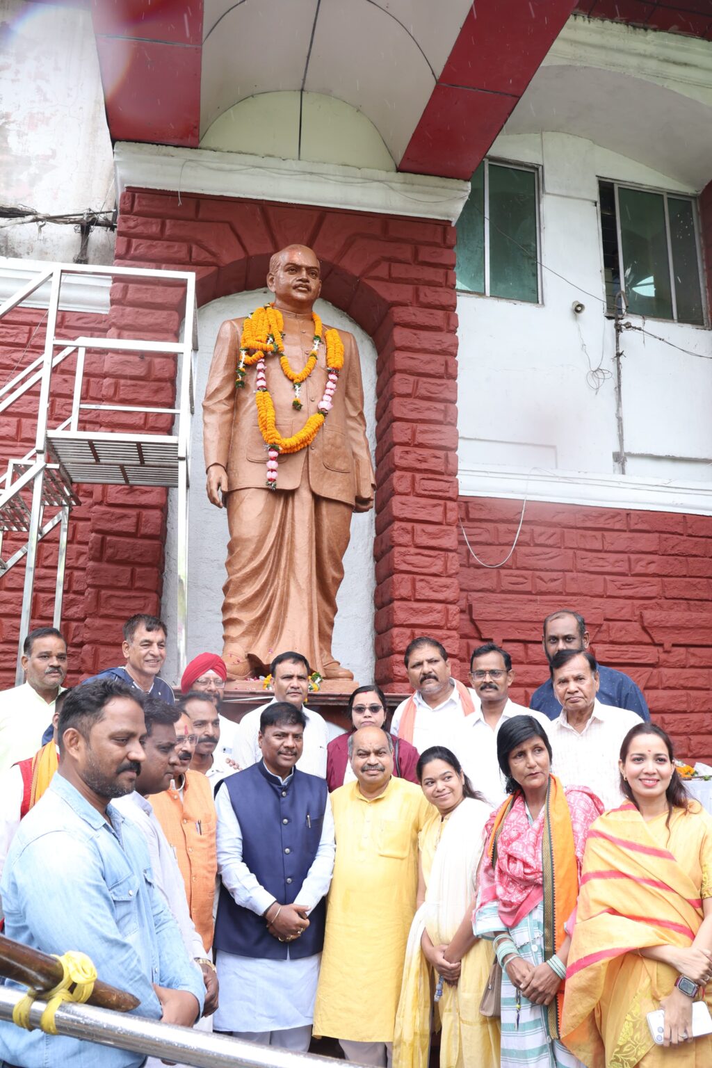 डॉ. श्यामा प्रसाद मुखर्जी की जयंती पर वन मंत्री श्री कश्यप ने अर्पित की पुष्पांजलि।