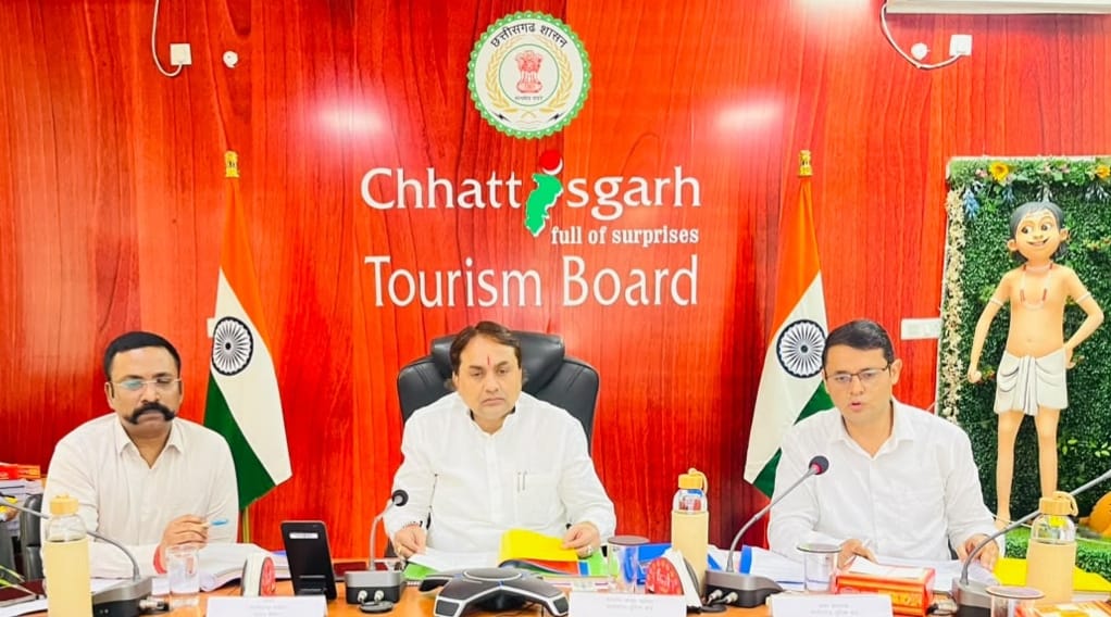 छत्तीसगढ़ पर्यटन विकास को मिलेगी नई गति, पर्यटन मंडल की 38 वीं संचालक मंडल बैठक में बनी रणनीति पर्यटन मंडल मुख्यालय में योजनाओं और परियोजनाओं की व्यापक समीक्षा, आगामी पर्यटन गतिविधियों के रोडमैप पर हुआ मंथन।