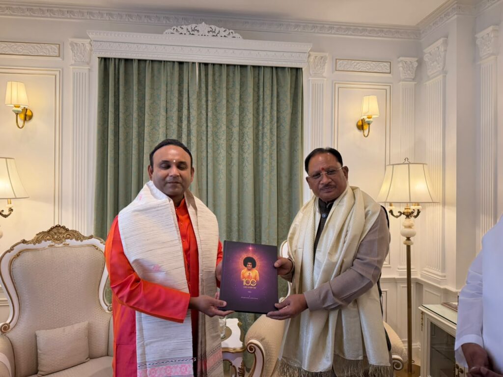 मुख्यमंत्री श्री विष्णुदेव साय ने सत्य साई ग्राम के सेवा मॉडल को बताया जनकल्याण का प्रेरक उदाहरण*। शिक्षा, स्वास्थ्य और पोषण के क्षेत्रों में सहयोग बढ़ाने पर हुई सार्थक चर्चा, छत्तीसगढ़ में सेवाओं के विस्तार पर दिया जोर।