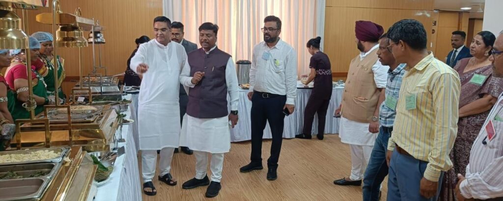अबूझमाड़ का स्वाद पहुँचा विधानसभा- अरक चावल की महक से दीदियों के हुनर ने जीता जनप्रतिनिधियों का दिल…..