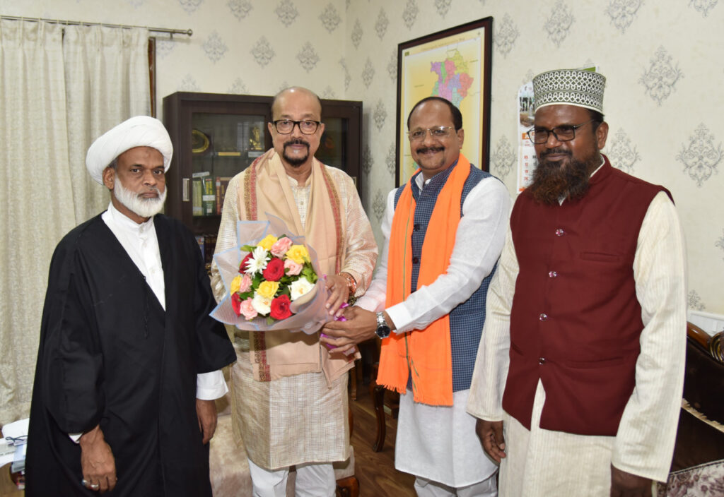 राज्यपाल रमेन डेका से छत्तीसगढ़ राज्य हज कमेटी के अध्यक्ष ने की सौजन्य भेंट….