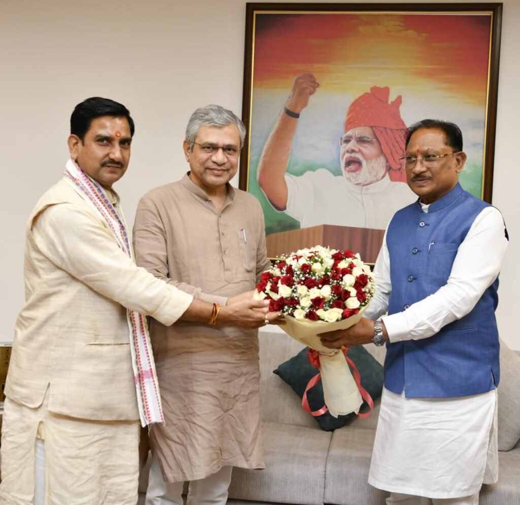छत्तीसगढ़ में बस्तर से सरगुजा तक रेल संपर्क मजबूत करने की दिशा में बड़ा कदम, मुख्यमंत्री विष्णुदेव साय ने छत्तीसगढ़ में प्रमुख रेल परियोजनाओं को गति देने रेल मंत्री अश्विनी वैष्णव से की विस्तृत चर्चा….