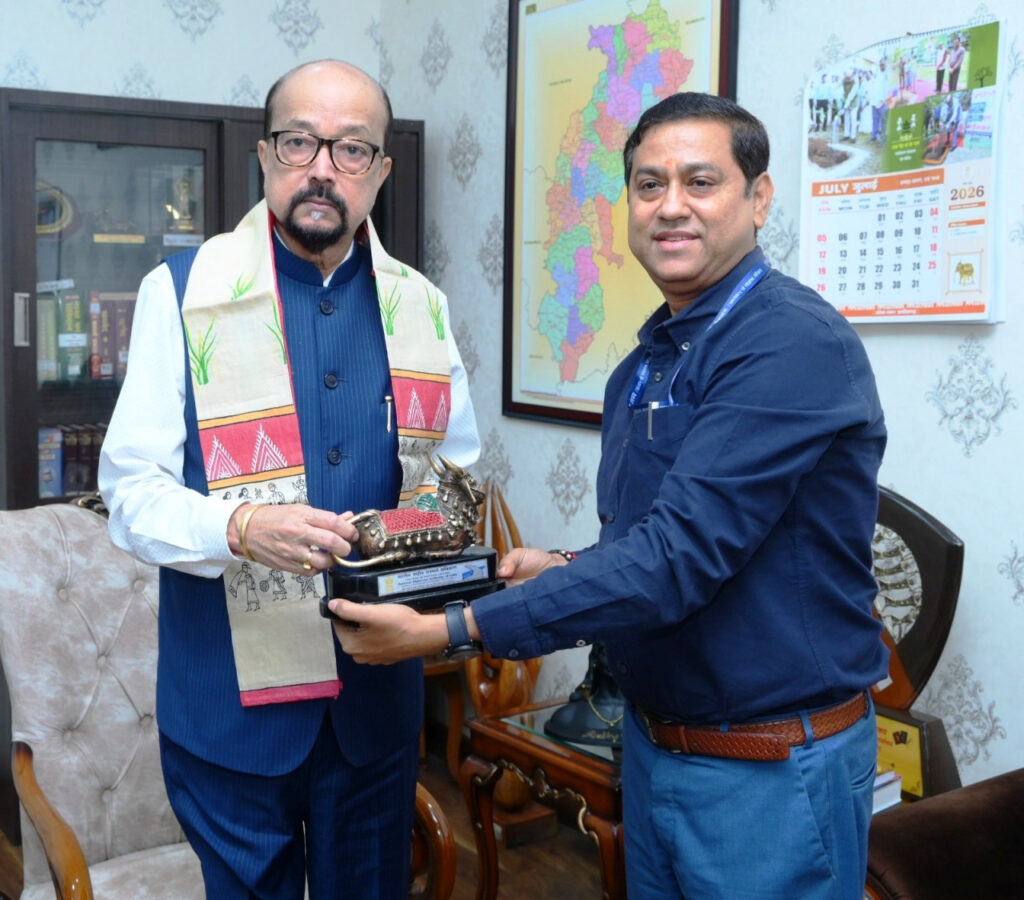 राज्यपाल रमेन डेका से एनएचएआई के क्षेत्रीय अधिकारी आलोक कुमार ने की भेंट….
