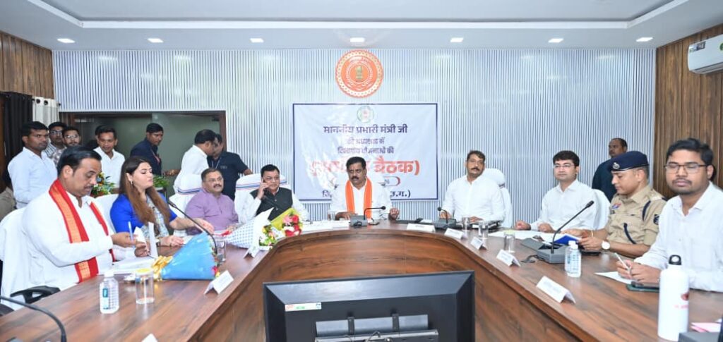 उप मुख्यमंत्री और उद्योग मंत्री ने कबीरधाम में विकास कार्यों और जनकल्याणकारी योजनाओं की मैराथन समीक्षा….