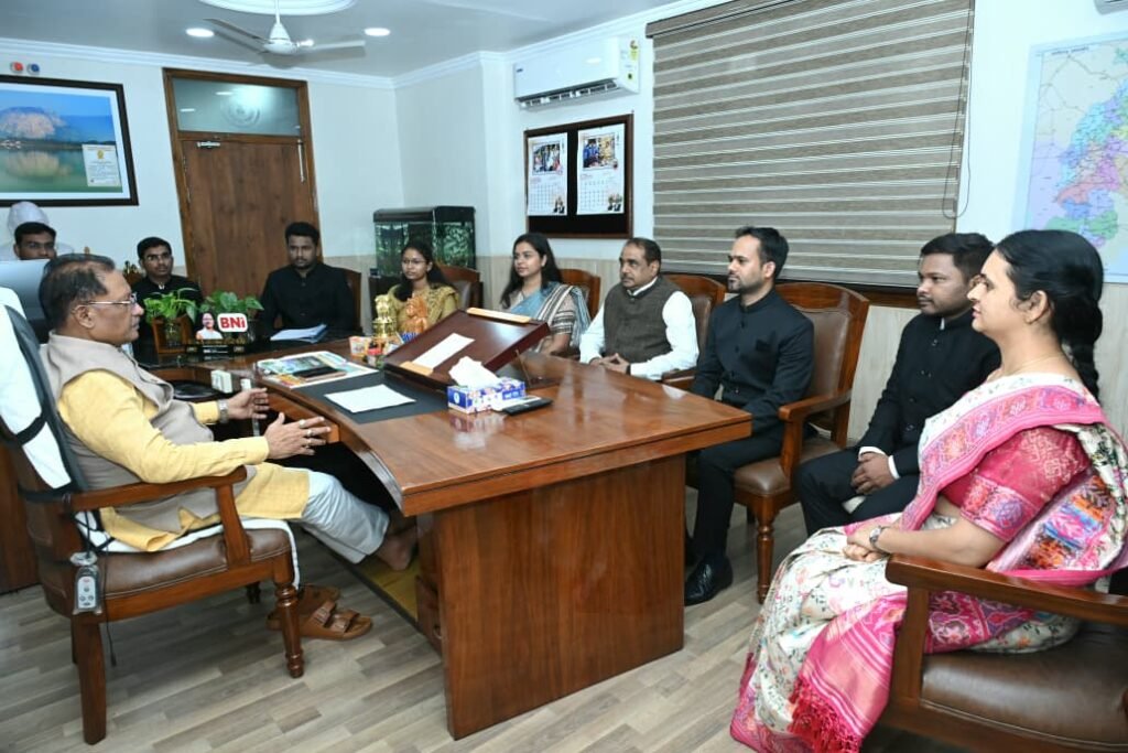 कर्तव्यनिष्ठ होकर जनसेवा एवं सुशासन के लिए जमीनी स्तर पर करें बेहतर कार्य: मुख्यमंत्री विष्णु देव साय……