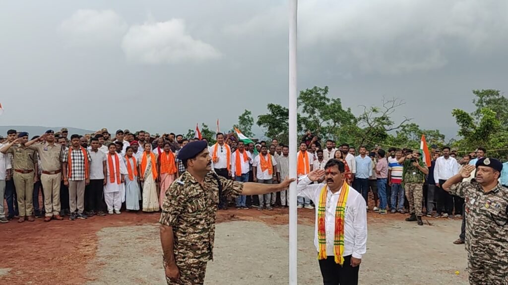 कर्रेगुट्टा पर पहुंची बस्तर तिरंगा यात्रा, उप मुख्यमंत्री विजय शर्मा ने फहराया तिरंगा….