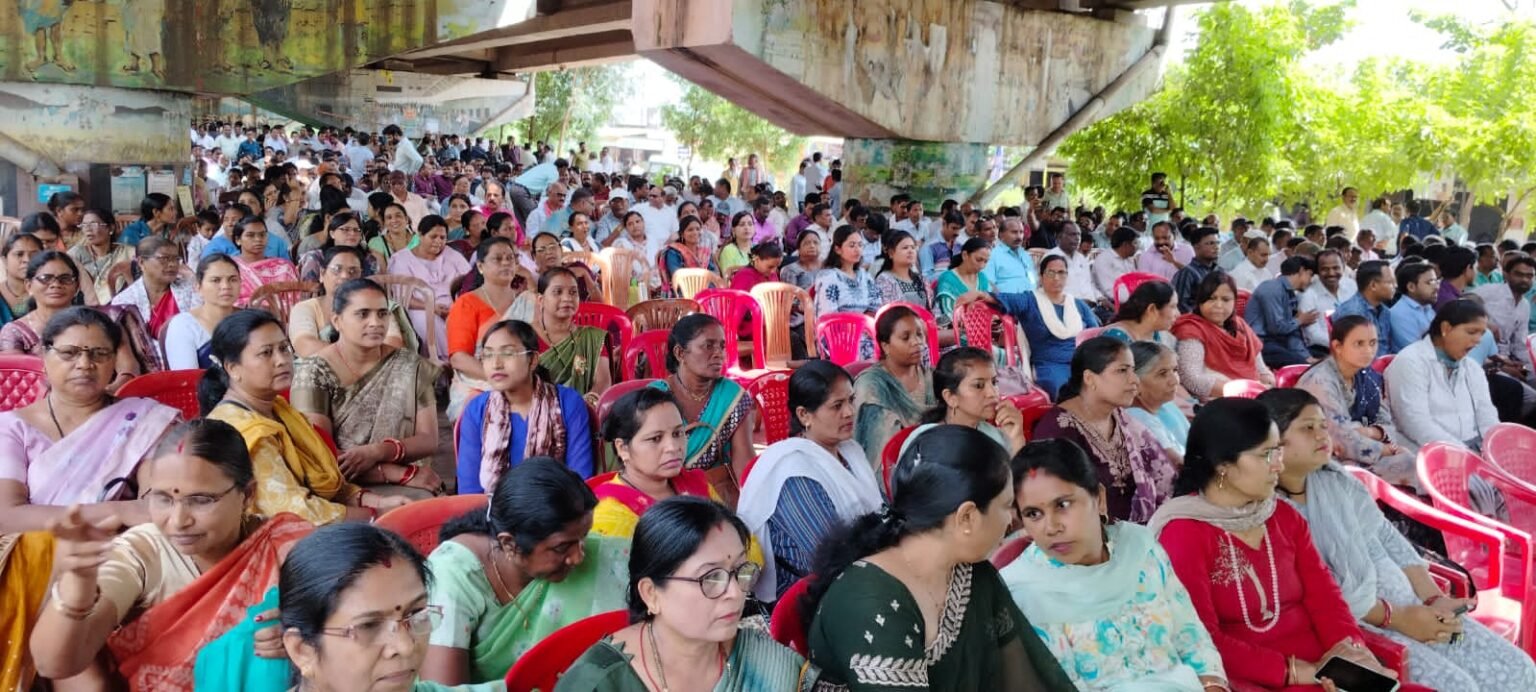 टुकड़ों में कभी नहीं मिलेगी सफलता…. प्रदेश के शिक्षक किसी संगठन के झांसे में न आएं…. यदि वाकई में शिक्षकों की मांगों को पूरा करना चाहते है तो सभी को एक मंच पर आना होगा – जाकेश साहू।